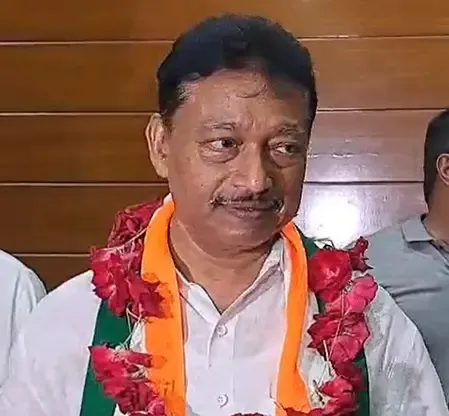 गुजरात : तुषार चौधरी का केजरीवाल पर पलटवार, 'आगे पता चलेगा कौन बारात का घोड़ा है और कौन रेस का घोड़ा है'