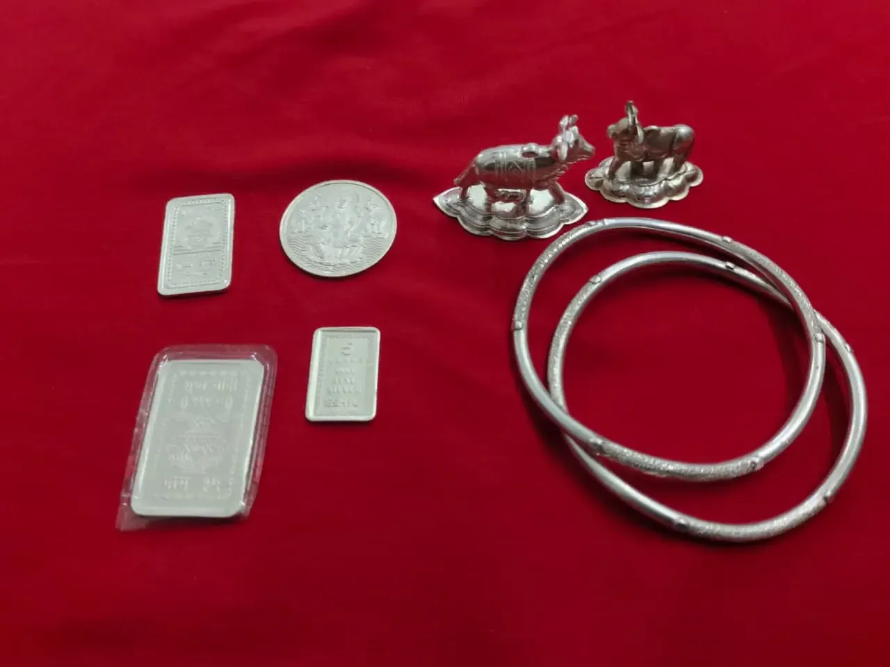 Ahmedabad Crime Branch arrests 2, minor in Narol burglary; ₹14.35 lakh recovered