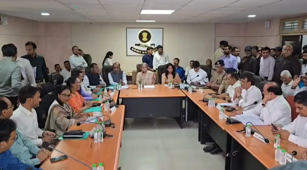 Gujarat UCC Committee Conducts Crucial Meeting in Surat, Invites Input