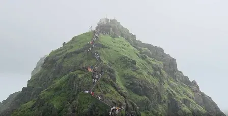 गिरनार बना विदेशी पर्यटकों की पसंद, बार्सिलोना की टूर ऑपरेटर सुसाना पेन्या ने कहा — 'अनोखा अनुभव'