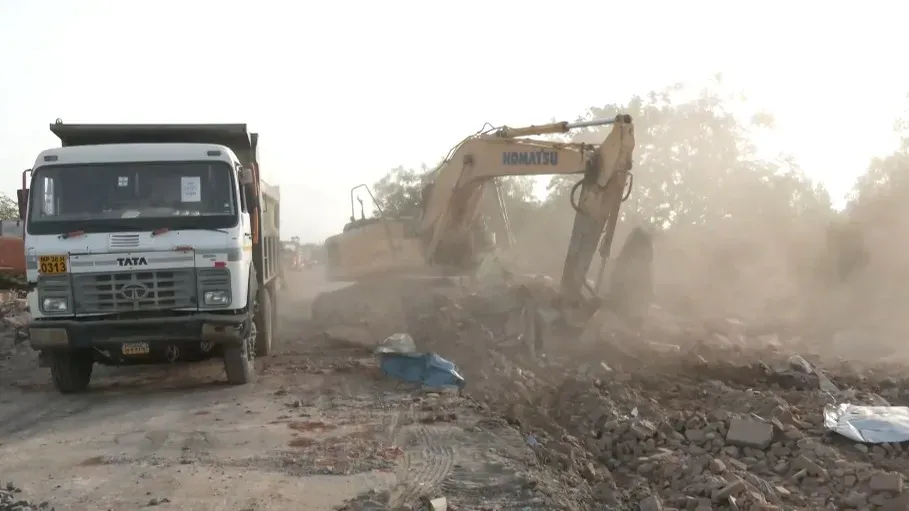 विरामगाम में NH-17 विस्तार के लिए 4,000 वर्ग मीटर अतिक्रमण हटाया, तीन दरगाह समेत ढाँचे ध्वस्त