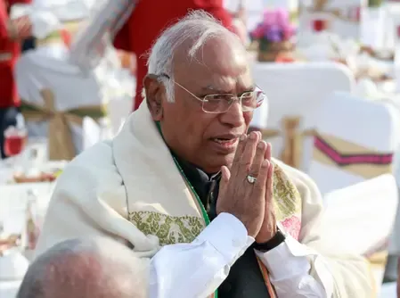 खड़गे ने अपने बयान पर जताया खेद, कहा- गुजरात के लोगों की भावनाओं को आहत करना मेरा उद्देश्य नहीं था