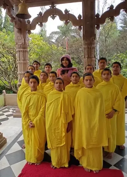 क्या गुप्त नवरात्रि पर अदा शर्मा ने मृत्युंजय मंदिर का दौरा किया?