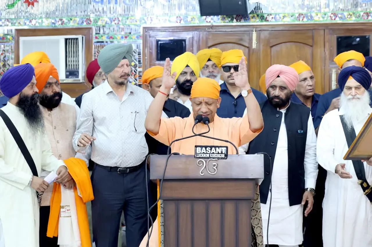 क्या गुरु परंपरा ने भारत को त्याग और बलिदान का संदेश दिया? : सीएम योगी