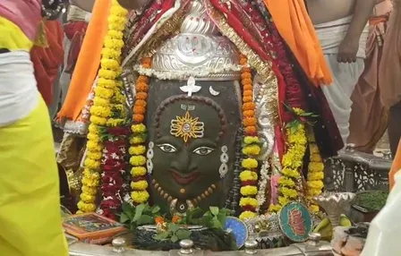 गुरु पूर्णिमा पर सूर्य, चंद्रमा और बेलपत्र से सजे महाकाल, भांग से हुआ विशेष शृंगार