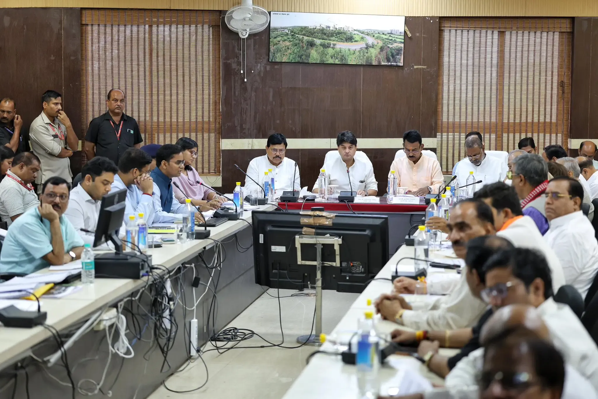 क्या ज्योतिरादित्य सिंधिया ने ग्वालियर में विकास कार्यों की समीक्षा की?