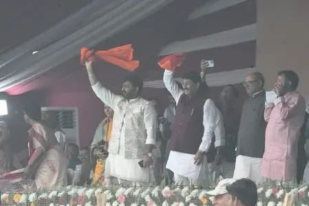 'हां हम बिहारी हैं जी, थोड़े संस्कारी हैं जी' गुनगुनाकर मनोज तिवारी ने नीतीश के सीएम बनने पर जताई खुशी