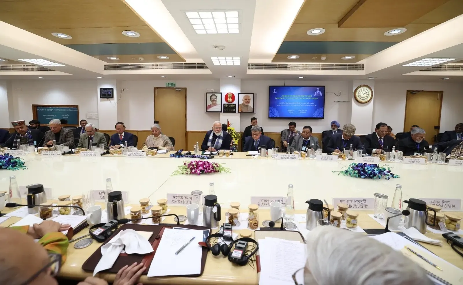 Did PM Modi Have an Insightful Interaction with Economists on Aatmanirbharta and Viksit Bharat?