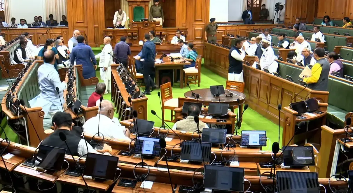 Political Buzz in Bihar: HAM MLAs Spotted with Tejashwi Yadav During Rajya Sabha Voting