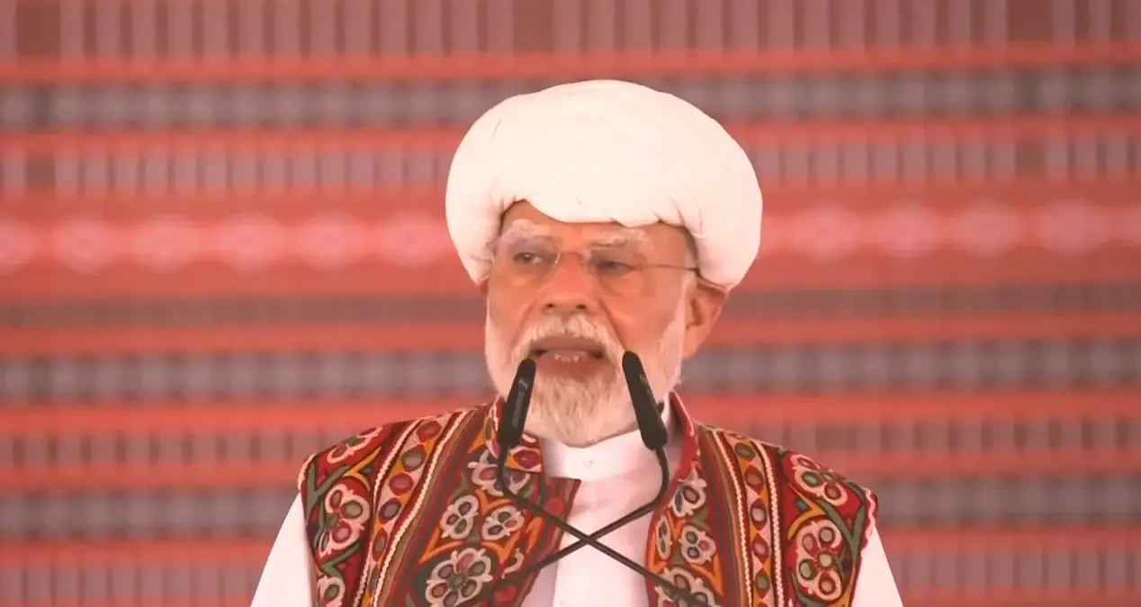 पीएम मोदी का बनासकांठा में किसानों को संदेश: 5 योजनाओं से ₹50 लाख करोड़ का लाभ