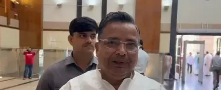 हमारी सरकार लोगों के हितों को लेकर प्रतिबद्ध : मंत्री जयवीर सिंह 