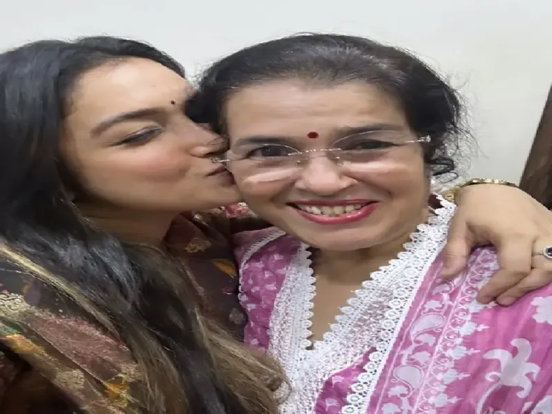 क्या आम्रपाली दुबे ने माँ को 'जननी' कहकर जन्मदिन की शुभकामनाएँ दी?