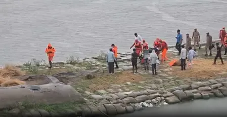 हमीरपुर नाव हादसा: यमुना में 2 शव बरामद, 4 बच्चे अभी भी लापता — NDRF-SDRF का सर्च ऑपरेशन जारी