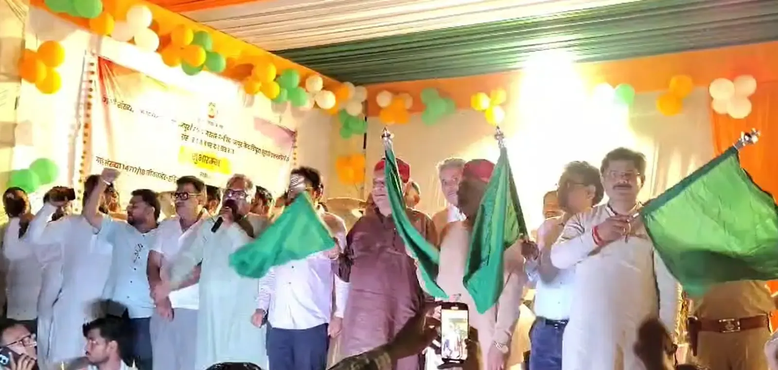 हांसी रेलवे स्टेशन पर दो ट्रेनों का नया ठहराव, मंत्री रणबीर गंगवा ने हरी झंडी दिखाई