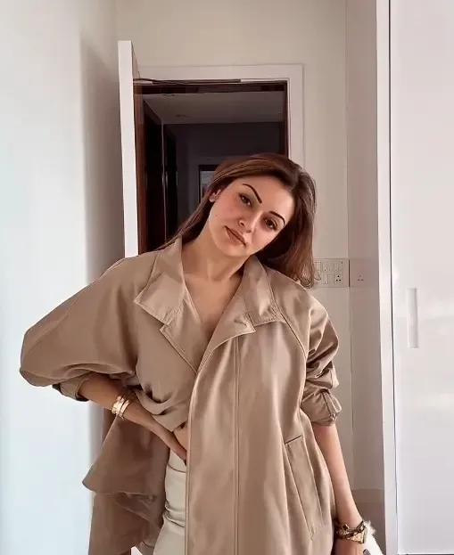 Hansika Motwanni makes ‘pointless reel’ while listening to ‘Sanun Nahar Wale’