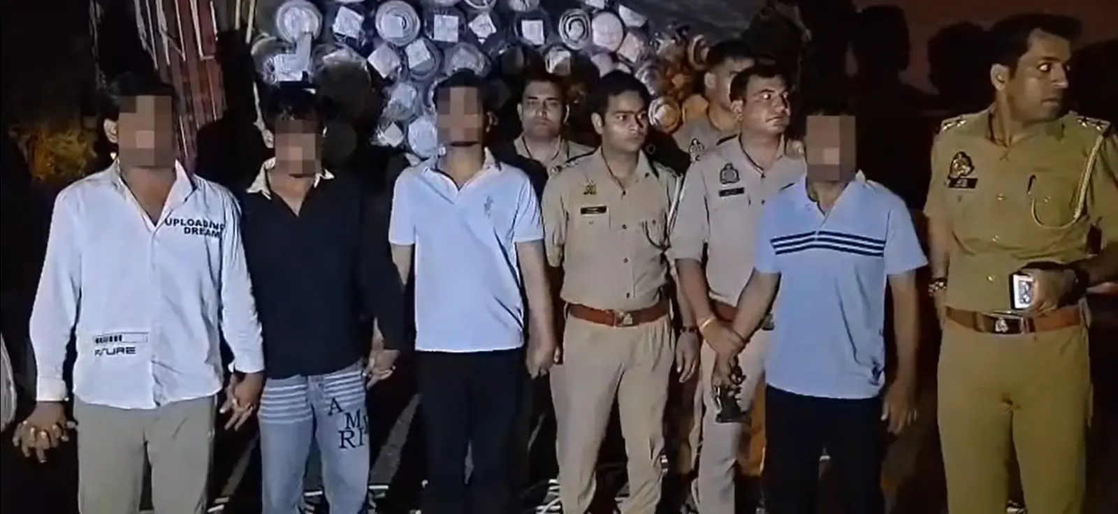 हापुड़ मुठभेड़: ₹55 लाख के सामान से भरे कैंटर लूट में 5 गिरफ्तार, एक बदमाश के पैर में गोली