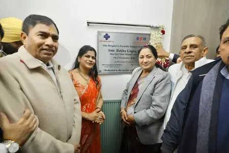 हर दिल्लीवासी को समय पर सस्ता इलाज हमारी प्राथमिकता: सीएम रेखा गुप्ता