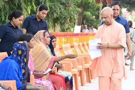 क्या हर जरूरतमंद को कल्याणकारी योजनाओं का लाभ दिला रहे हैं सीएम योगी?