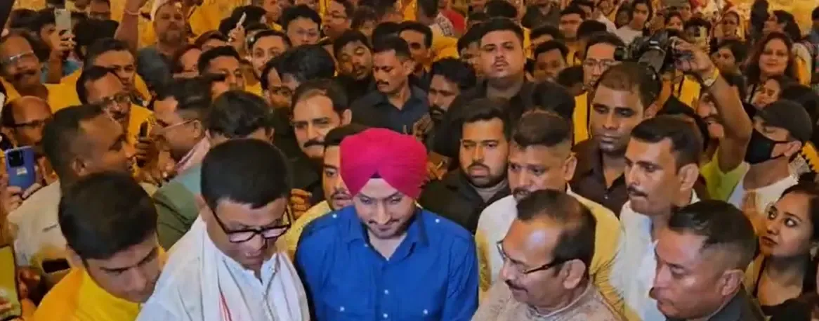 क्या हरभजन सिंह ने कोलकाता में दुर्गा पूजा पंडाल का उद्घाटन किया?