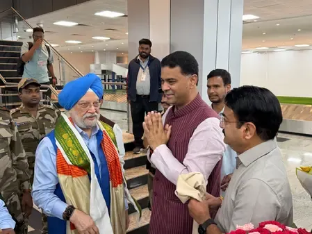 Hardeep Singh Puri arrives in Bhopal ahead of MP Rajya Sabha bypoll on Nov 12