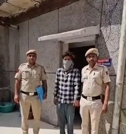 हरि नगर पुलिस ने 15 मामलों में शामिल अपराधी को पकड़ा, बरामद हुई चोरी की स्कूटी और मोबाइल