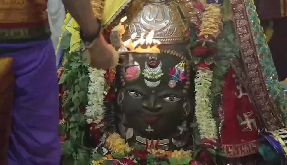 हरियाली अमावस्या पर महाकालेश्वर उज्जैन में दिव्य भस्म आरती, हरी भांग-बेलपत्र माला से सजे बाबा महाकाल