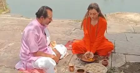 हर्षा रिछारिया ने किया पिंडदाल, बोलीं- अब जीवन सनातन, धर्म, ईश्वर और गुरुदेव को समर्पित