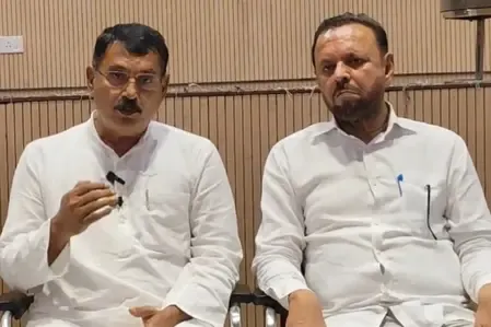 हरियाणा : कांग्रेस जिला अध्यक्षों के चयन को लेकर पर्यवेक्षक ने पार्टी नेताओं से बात की 