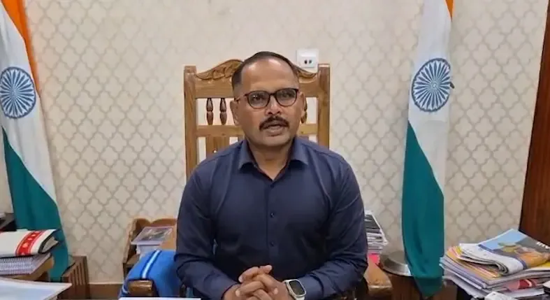 क्योंझर में 154 हाथियों का संकट: डीएफओ धनराज ने कहा — पत्थर मत मारो, मुआवजा मिलेगा