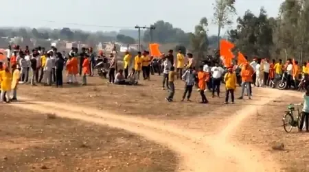 हजारीबाग में मंगला जुलूस के दौरान पुलिस और ग्रामीणों के बीच झड़प, कई घायल