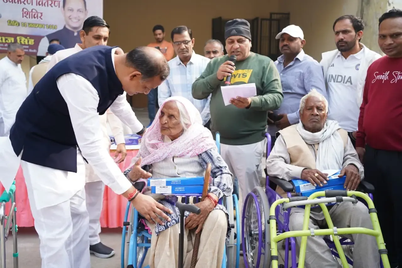 Did Delhi Minister Distribute Hearing Aids and Wheelchairs Worth Rs 13 Lakh to Seniors?