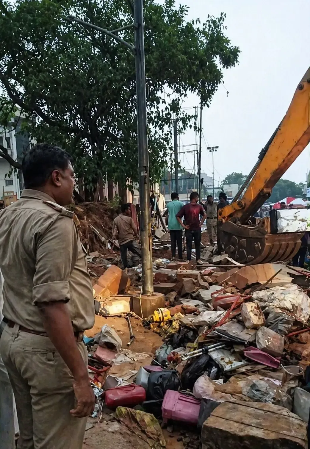 Bengaluru hospital wall collapse kills 7 amid heavy rain, hailstorm