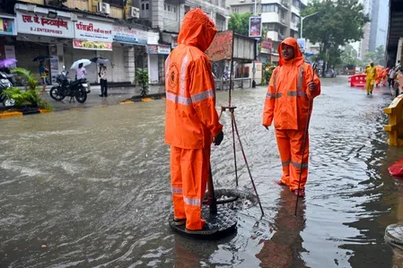 Maharashtra rains kill 13, Red Alert for Lonavala and Matheran