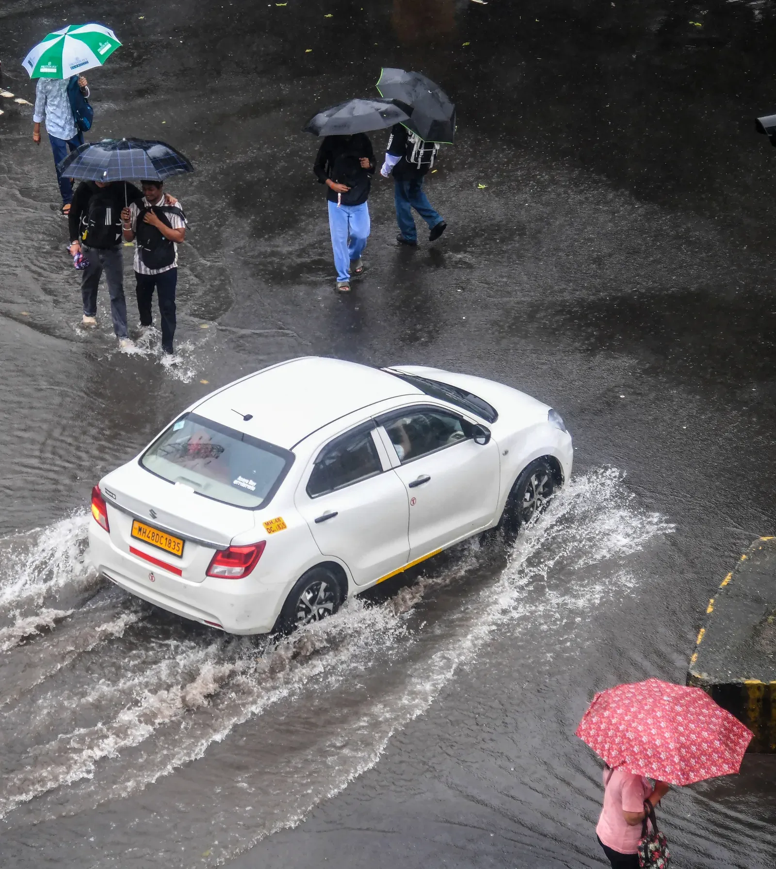 Mumbai-Konkan rains kill 9: Mankhurd chawl collapse, highway gridlock, flood alerts