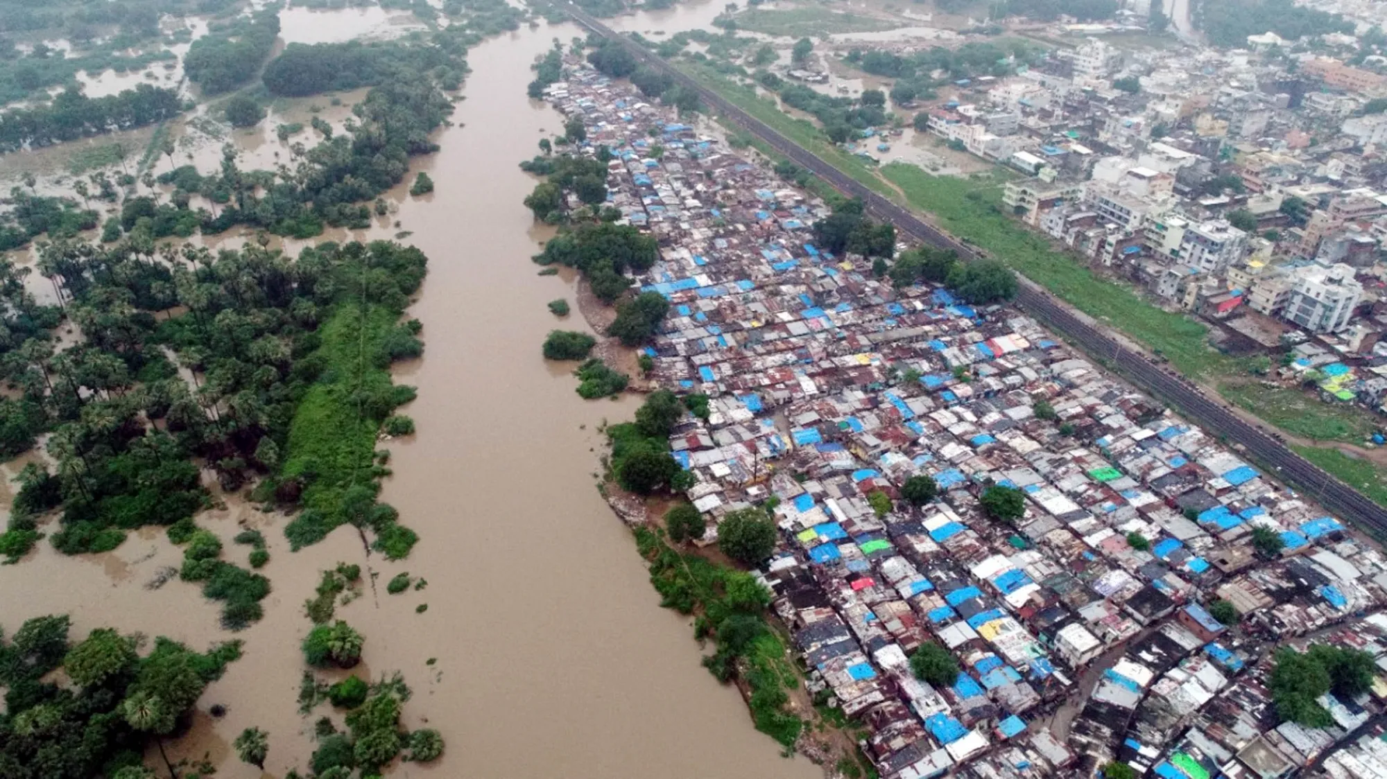 Are Heavy Rains Causing Flood Alerts in Kheda and Anand? 1,500 Residents Evacuated