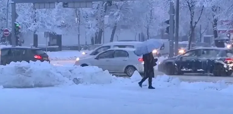 Severe Snowfall Disrupts Electricity for Thousands in Bosnia and Herzegovina