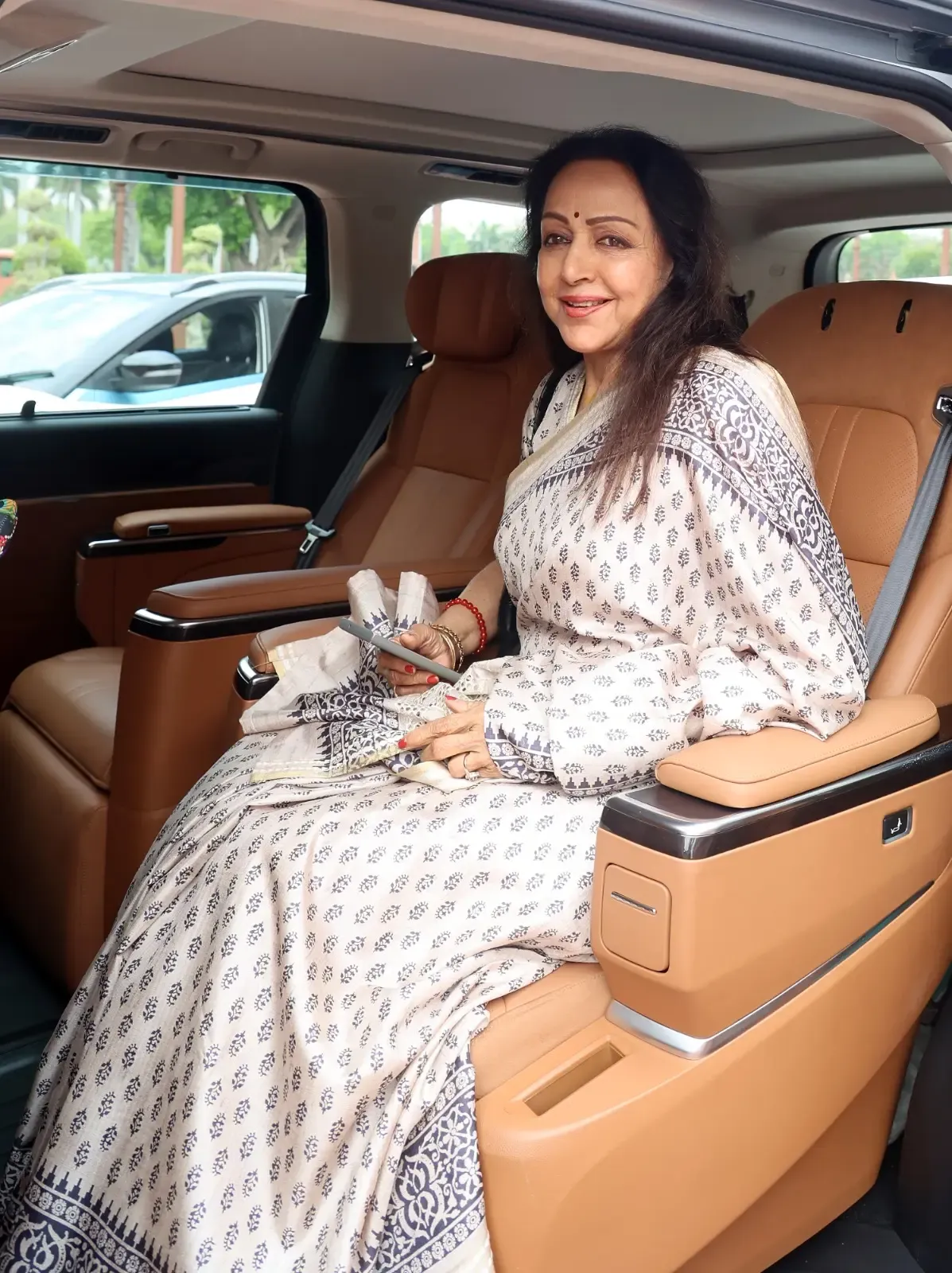 Hema Malini Declares Neena Gupta's 'Aachari Baa' Essential Viewing