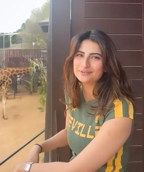 What happened when Palak Tiwari attempted to befriend her unique neighbors?