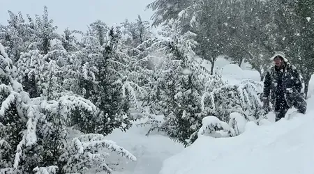 हिमाचल के लाहौल-स्पीति में दूसरे दिन भी बर्फबारी, फसलें और बागवानी पर संकट