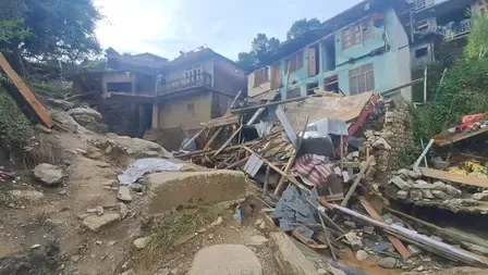 मंडी  : नाले में उफान ने मचाई गांव में तबाही, उजड़े आशियाने, प्रभावितों ने लगाई मदद की गुहार