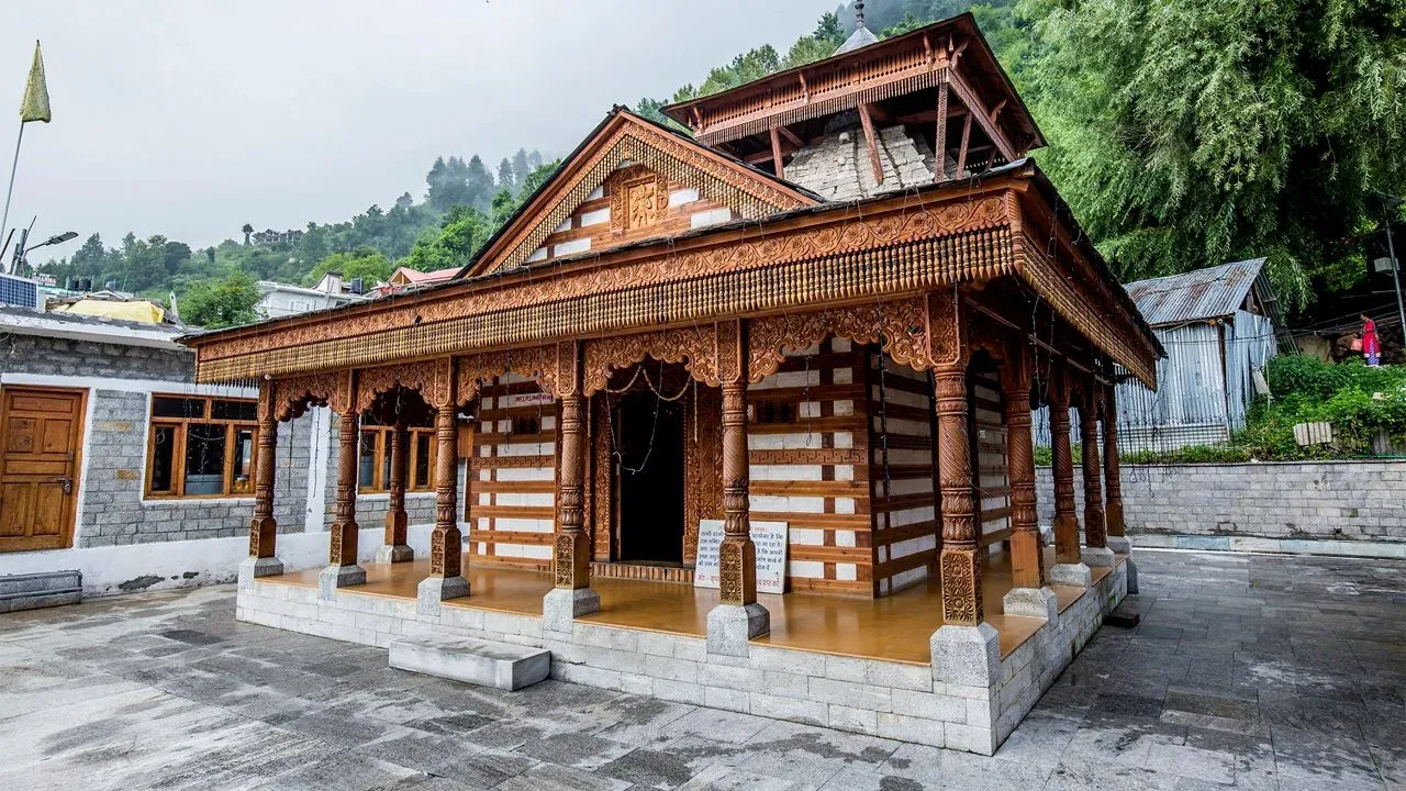 वशिष्ठ गांव मनाली: गंधक कुंड, प्राचीन मंदिर और 4,000 साल पुरानी आध्यात्मिक विरासत