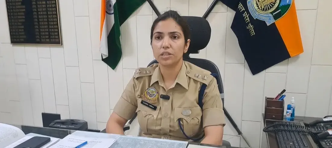 क्या हिमाचल में पर्यटकों ने सनरूफ से शराब पीने का वीडियो वायरल किया?