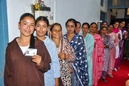 हिमाचल पंचायत चुनाव तीसरा चरण: 1,189 पंचायतों में दोपहर 1 बजे तक 63.58% मतदान, 31 मई को मतगणना