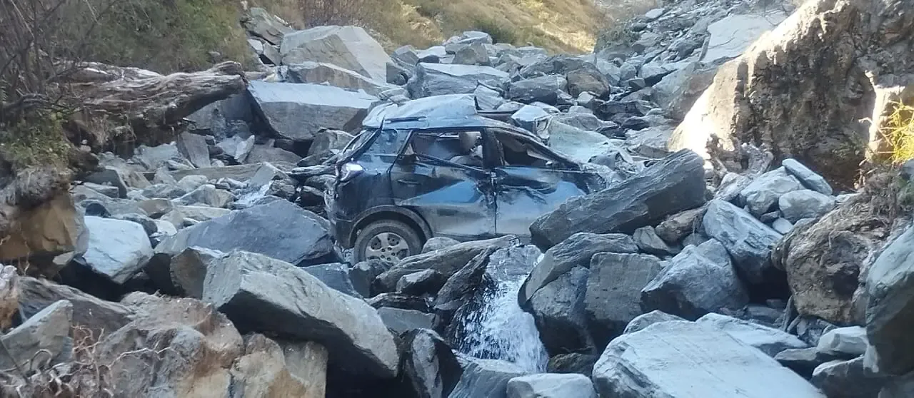 क्या हिमाचल प्रदेश के चुराह में दर्दनाक कार हादसे में तीन की जान चली गई?