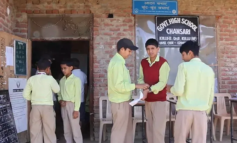 चंसारी स्कूल भवन: ₹1.18 करोड़ का निर्माण सात साल बाद भी अधूरा, 100+ बच्चों की पढ़ाई संकट में