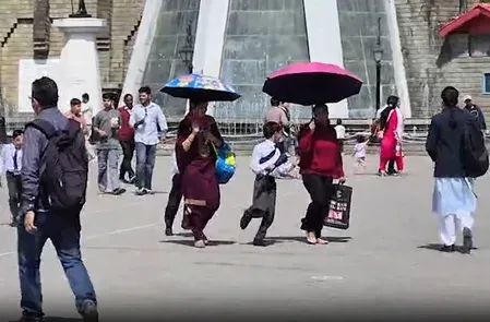 शिमला में असामान्य गर्मी से परेशान पर्यटक और निवासी, 12 साल में पहली बार ऐसा बदलाव