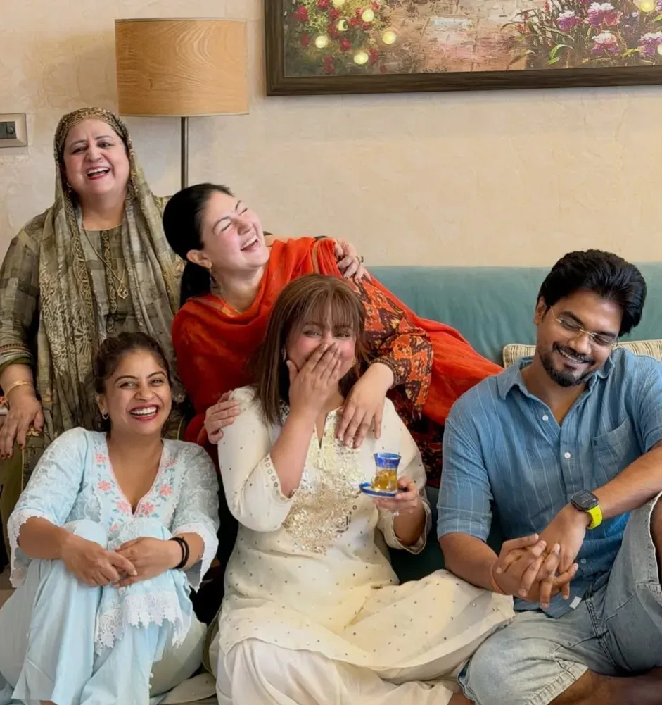 Hina Khan celebrates Eid 2025 with Rocky Jaiswal, shares family moments