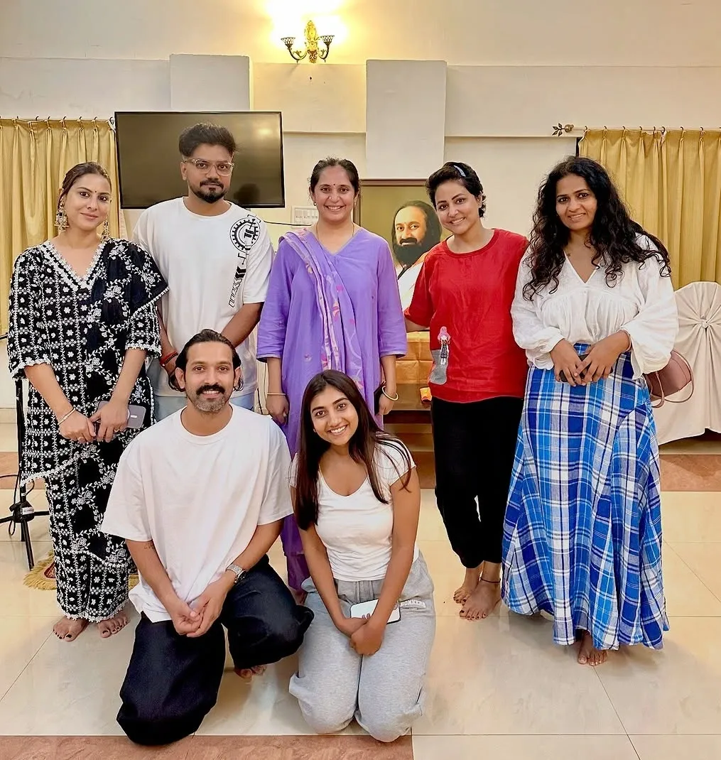 How Does Hina Khan Find Spiritual Clarity Through Sri Sri Ravi Shankar?