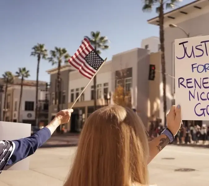 क्या मिनियापोलिस में जारी विरोध प्रदर्शन में 12 लोग गिरफ्तार हुए?