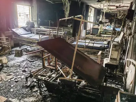 एससीबी अस्पताल हादसा : मृतकों की संख्या 12 हुई, विपक्ष ने मांगा ओडिशा के स्वास्थ्य मंत्री का इस्तीफा